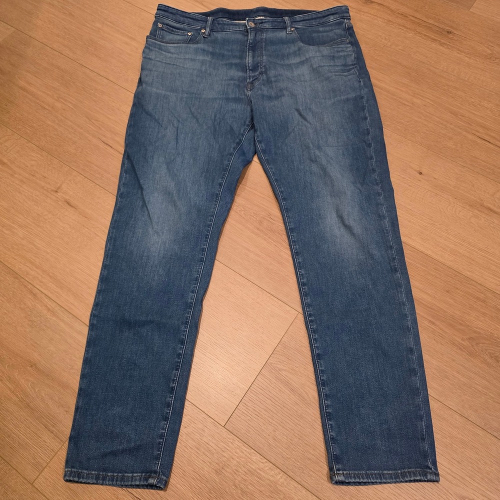 Uniqlo EZY Jeans Mens XL Blue Slim Tapered Stretch Denim Pants Travel Normcore